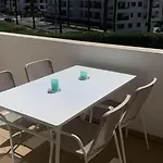 Apartament 1-bed - Sleeps 4 - Free Parking & Balcony *