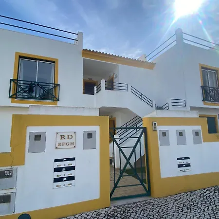 Апартаменты 1-bed - Sleeps 4 - Free Parking & Balcony Албуфейра