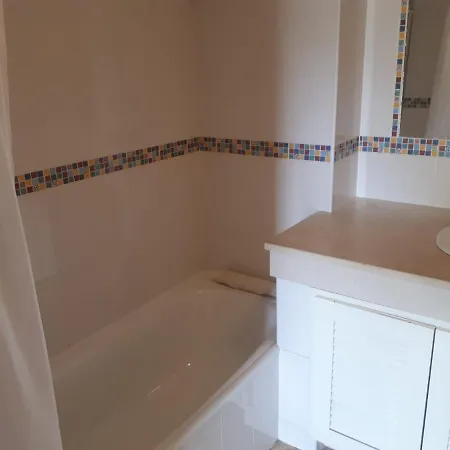 Апартаменты 1-bed - Sleeps 4 - Free Parking & Balcony