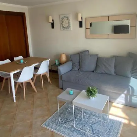 1-bed - Sleeps 4 - Free Parking & Balcony Apartament