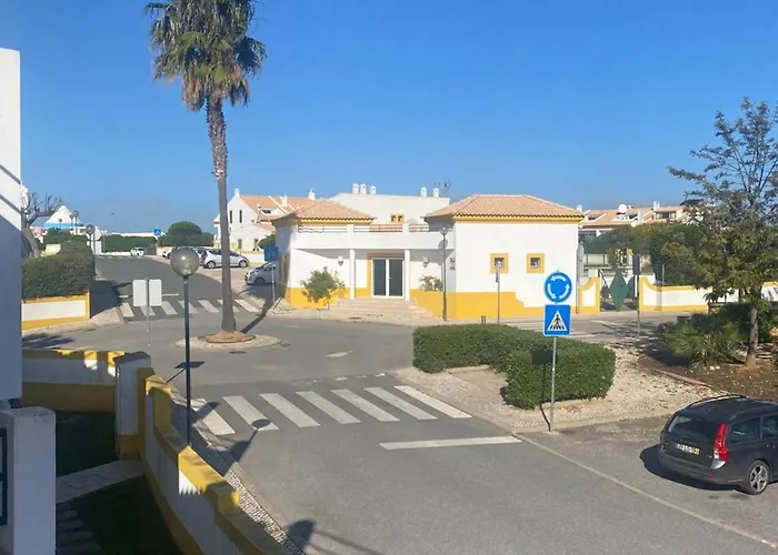 1-bed - Sleeps 4 - Free Parking & Balcony Apartman