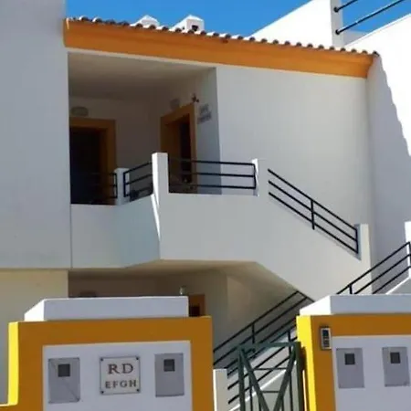 1-bed - Sleeps 4 - Free Parking & Balcony