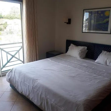 Daire 1-bed - Sleeps 4 - Free Parking & Balcony Albufeira